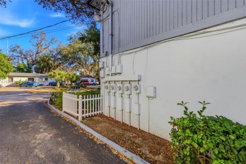 Propiedad comercial en venta en Tampa, Florida № 1990063 - foto 25