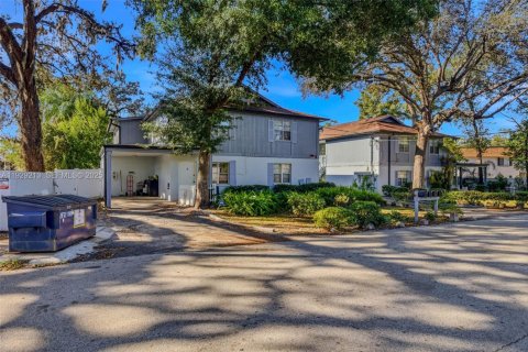 Propiedad comercial en venta en Tampa, Florida № 1990063 - foto 5