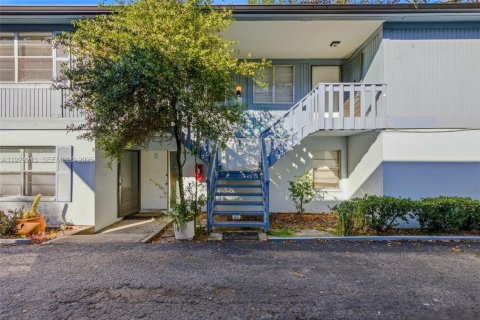 Propiedad comercial en venta en Tampa, Florida № 1990063 - foto 3