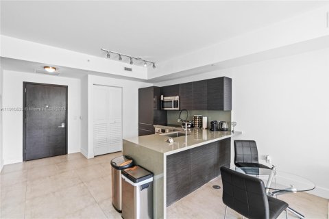 Condominio en venta en Miami, Florida, 1 dormitorio, 84.08 m2 № 1967151 - foto 11