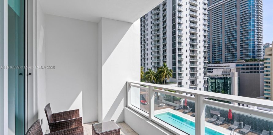 Condominio en Miami, Florida, 1 dormitorio  № 1967151