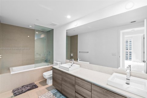 Condominio en venta en Miami, Florida, 1 dormitorio, 84.08 m2 № 1967151 - foto 17
