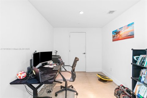 Condominio en venta en Miami, Florida, 1 dormitorio, 84.08 m2 № 1967151 - foto 12