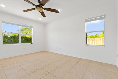 Снять в аренду виллу или дом в Майами, Флорида 4 спальни, 220.92м2, № 1896524 - фото 24
