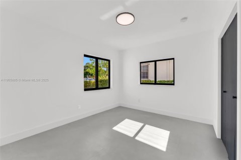 Commercial property in Miami, Florida 148.64 sq.m. № 1957140 - photo 13