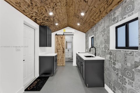 Commercial property in Miami, Florida 148.64 sq.m. № 1957140 - photo 29