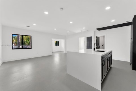 Commercial property in Miami, Florida 148.64 sq.m. № 1957140 - photo 18