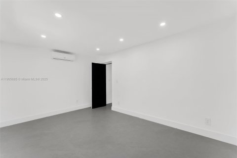 Commercial property in Miami, Florida 148.64 sq.m. № 1957140 - photo 25