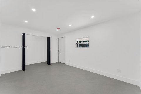 Commercial property in Miami, Florida 148.64 sq.m. № 1957140 - photo 24