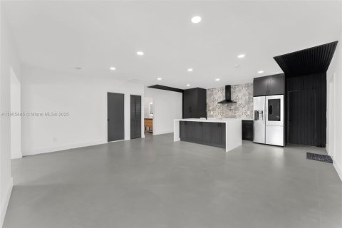 Commercial property in Miami, Florida 148.64 sq.m. № 1957140 - photo 6