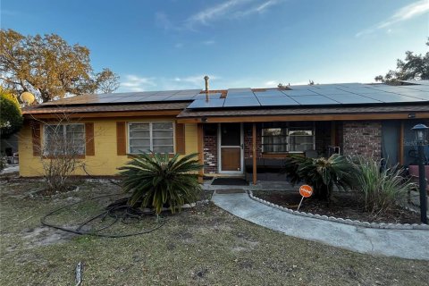 House in Orlando, Florida 3 bedrooms, 142.14 sq.m. № 2155557 - photo 1