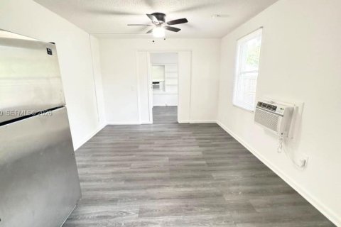 Villa ou maison à louer à Lake Worth, Floride: 2 chambres № 2279325 - photo 7