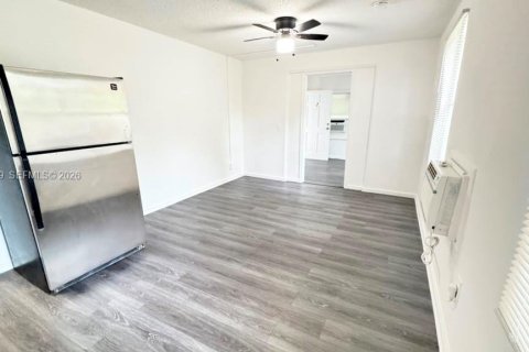 Villa ou maison à louer à Lake Worth, Floride: 2 chambres № 2279325 - photo 6