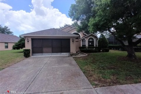 House in Hudson, Florida 3 bedrooms, 159.61 sq.m. № 2216381