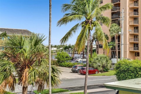 Condo in Pompano Beach, Florida, 2 bedrooms  № 1689159 - photo 14