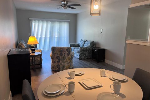 Condo in Pompano Beach, Florida, 2 bedrooms  № 1689159 - photo 8