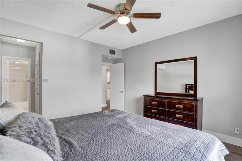 Condo in Pompano Beach, Florida, 2 bedrooms  № 1689159 - photo 24