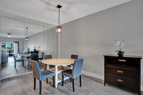 Condo in Pompano Beach, Florida, 2 bedrooms  № 1689159 - photo 11