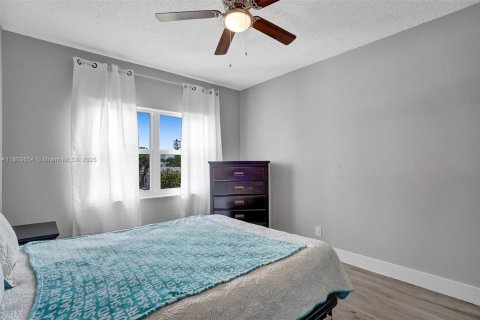 Condo in Pompano Beach, Florida, 2 bedrooms  № 1689159 - photo 28