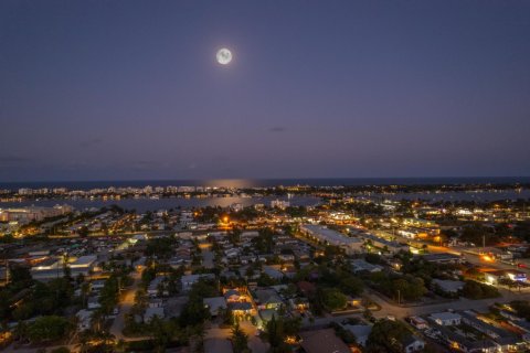 Casa en alquiler en Lantana, Florida, 2 dormitorios, 102.19 m2 № 722594 - foto 1