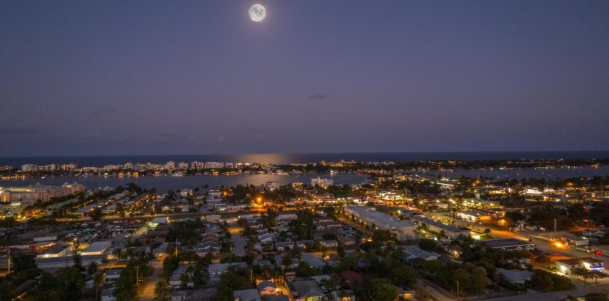 Villa ou maison à Lantana, Floride 2 chambres, 102.19 m2 № 722594