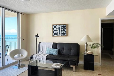 Copropriété à louer à Hallandale Beach, Floride: 2 chambres, 92.9 m2 № 1859619 - photo 2
