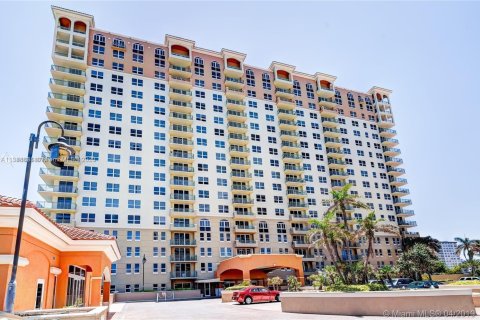 Copropriété à louer à Hallandale Beach, Floride: 2 chambres, 92.9 m2 № 1859619 - photo 16