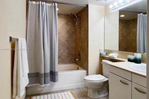 Copropriété à louer à Hallandale Beach, Floride: 2 chambres, 92.9 m2 № 1859619 - photo 11