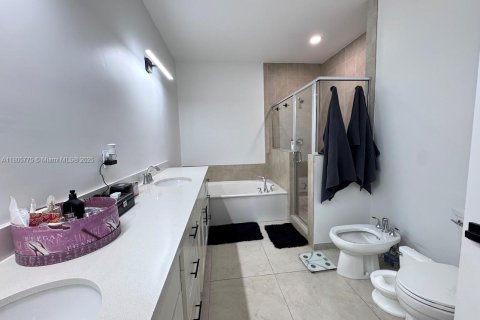 Touwnhouse à vendre à Doral, Floride: 4 chambres, 216.28 m2 № 1864581 - photo 19