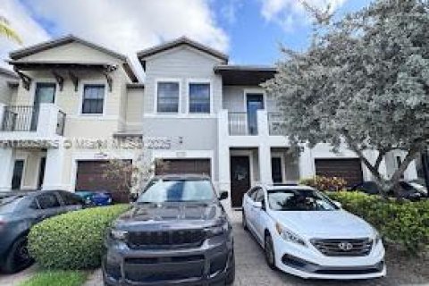 Touwnhouse à vendre à Doral, Floride: 4 chambres, 216.28 m2 № 1864581 - photo 1
