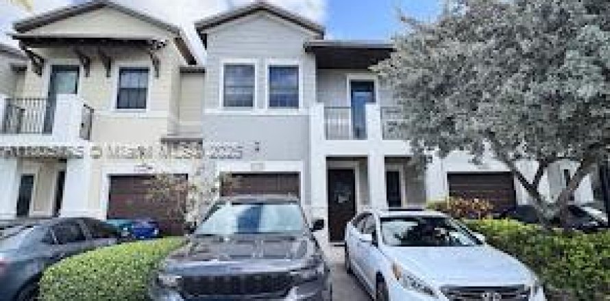 Touwnhouse à Doral, Floride 4 chambres, 216.28 m2 № 1864581