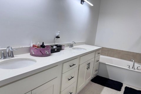 Touwnhouse à vendre à Doral, Floride: 4 chambres, 216.28 m2 № 1864581 - photo 18
