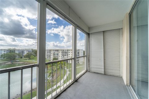 Condominio en venta en Aventura, Florida, 1 dormitorio, 72.19 m2 № 2077055 - foto 15
