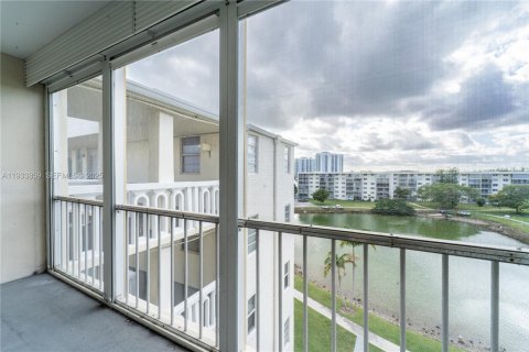 Condominio en venta en Aventura, Florida, 1 dormitorio, 72.19 m2 № 2077055 - foto 16