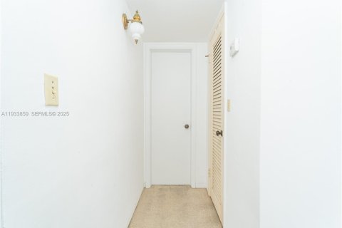 Condominio en venta en Aventura, Florida, 1 dormitorio, 72.19 m2 № 2077055 - foto 9
