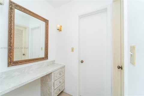 Condominio en venta en Aventura, Florida, 1 dormitorio, 72.19 m2 № 2077055 - foto 12