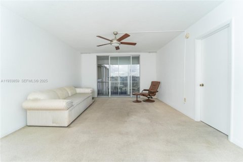 Condominio en venta en Aventura, Florida, 1 dormitorio, 72.19 m2 № 2077055 - foto 7