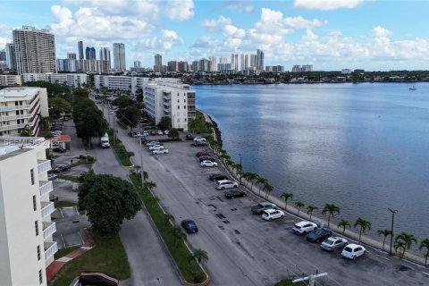 Condominio en venta en Aventura, Florida, 1 dormitorio, 72.19 m2 № 2077055 - foto 21