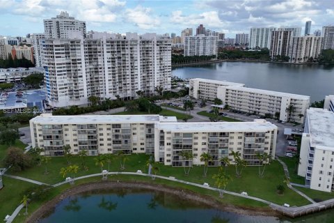 Condominio en venta en Aventura, Florida, 1 dormitorio, 72.19 m2 № 2077055 - foto 19