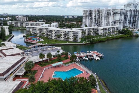 Condominio en venta en Aventura, Florida, 1 dormitorio, 72.19 m2 № 2077055 - foto 25
