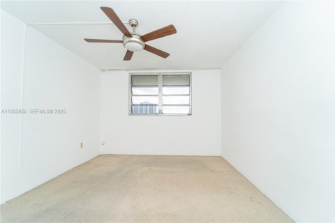 Condominio en venta en Aventura, Florida, 1 dormitorio, 72.19 m2 № 2077055 - foto 11