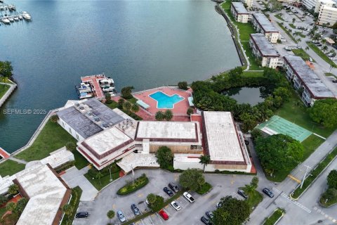 Condominio en venta en Aventura, Florida, 1 dormitorio, 72.19 m2 № 2077055 - foto 23