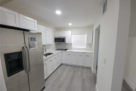Copropriété à louer à Lauderdale Lakes, Floride: 1 chambre, 71.35 m2 № 2039502 - photo 3
