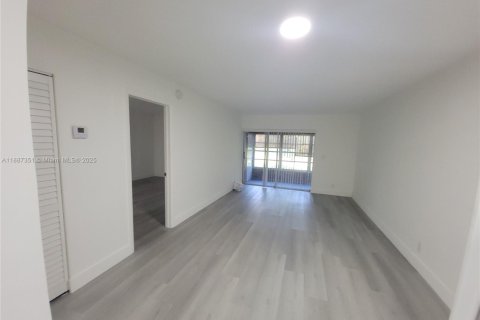 Copropriété à louer à Lauderdale Lakes, Floride: 1 chambre, 71.35 m2 № 2039502 - photo 4