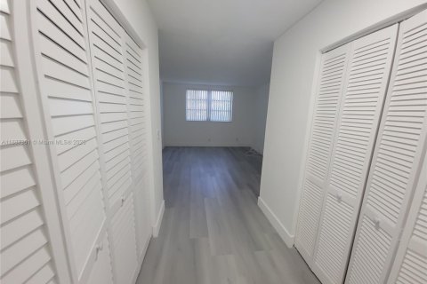 Copropriété à louer à Lauderdale Lakes, Floride: 1 chambre, 71.35 m2 № 2039502 - photo 10