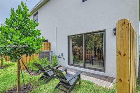 Townhouse in Florida City, Florida 3 bedrooms, 133.13 sq.m. № 2027042 - photo 10