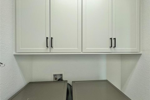 House in Venice, Florida 4 bedrooms, 189.06 sq.m. № 1409702 - photo 8
