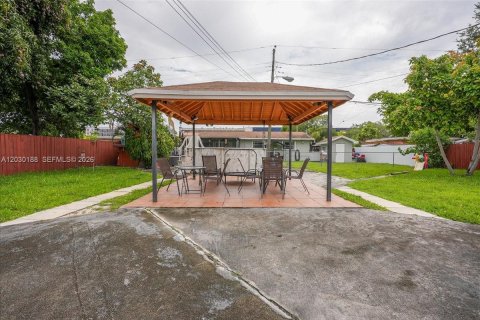 Casa en venta en Miami, Florida, 3 dormitorios, 164.99 m2 № 2084903 - foto 14