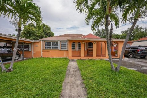 Casa en venta en Miami, Florida, 3 dormitorios, 164.99 m2 № 2084903 - foto 3