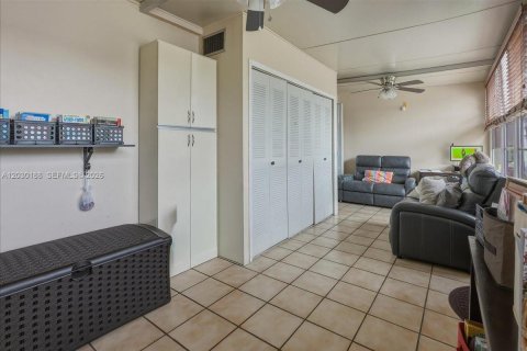 Casa en venta en Miami, Florida, 3 dormitorios, 164.99 m2 № 2084903 - foto 24